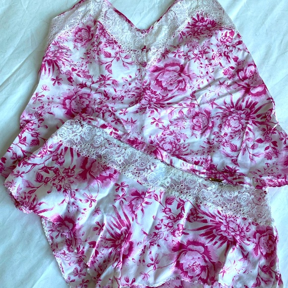 Silk chemise and shorts in 🌸 floral design with beautiful lace - Picture 1 of 4